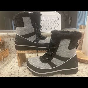A pair of black and gray Sorel boots size 9.5.